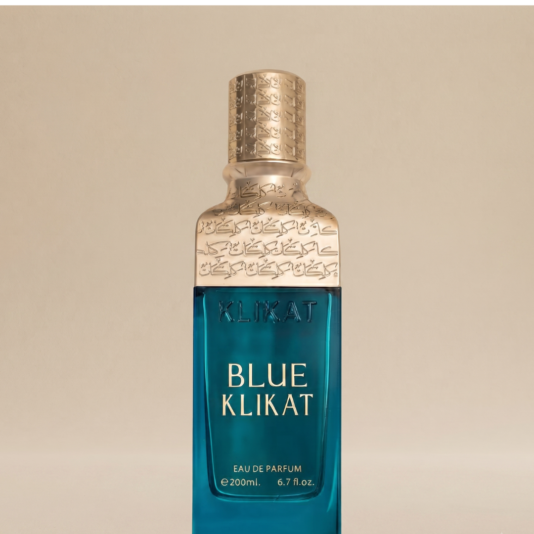 A 200ml bottle of Alezz Oud’s "Blue Kilkat" Eau de Parfum, elegantly presented in blue with a gold cap and gold accents on the upper part of the bottle, set against a simple beige background. This contemporary fragrance from Alezz Oud embodies elegance and sophistication in every aspect.